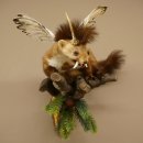 Wolpertinger: marter met vleugels, reehoorns, punkkapsel, hoektanden, opgezette Wolpi, hoogte 47 cm
