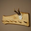 Geweih Garderobe mit 7 Hirschspitzen Haken auf Holzbrett...
