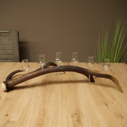 Lot de 6 petits verres à schnaps avec pied, présentés sur un support en bois de cerf rouge - Cadeau 27.60.2.74