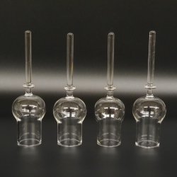 Fournisseur de schnaps : lot de 4 petits verres à pied présentés sur un support en bois de cerf rouge - Cadeau 27.60.2.75
