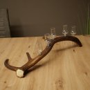 Lot de 5 petits verres à schnaps avec pied, présentés sur un support en bois de cerf rouge - Cadeau 27.60.2.102
