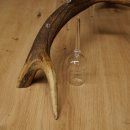 Lot de 5 petits verres à schnaps avec pied, présentés sur un support en bois de cerf rouge - Cadeau 27.60.2.102