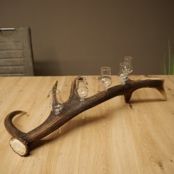 Fournisseur dalcool : lot de 5 petits verres à pied présentés sur un support en bois de cerf rouge - Cadeau 27.60.2.96