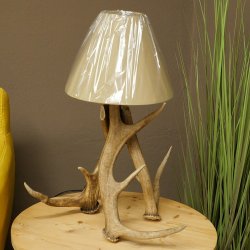 Lampada da terra composta da 3 corna di cervo rosso, con 1 luce, paralume