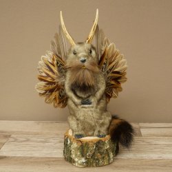 Wolpertinger knuffel, opgezette knuffel van een fabelwezen met vleugels, baard en gewei, Wolpi 86.16.54