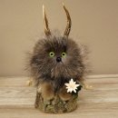 Wolpertinger «Wolpi», modelo mini, sobre base de madera, con flor de las nieves y ojos verdes. Altura: 23 cm. 86.1.3.56