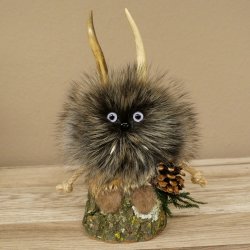 Wolpertinger Wolpi Präparat Mini Tannenzapfen Zapfen lila Augen Höhe 23 cm 86.1.2.65