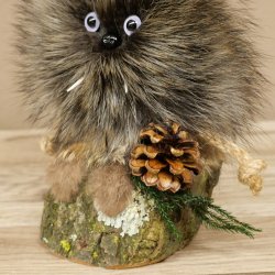 Wolpertinger Wolpi Präparat Mini Tannenzapfen Zapfen lila Augen Höhe 23 cm 86.1.2.65