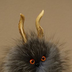 Wolpertinger Wolpi Mini, esemplare imbalsamato con occhi arancioni, altezza 22 cm, codice 86.1.1.52