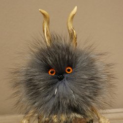 Wolpertinger Wolpi Mini, esemplare imbalsamato con occhi arancioni, altezza 22 cm, codice 86.1.1.52