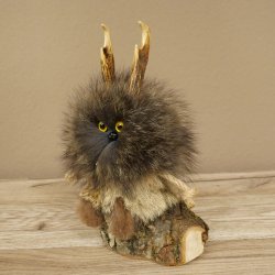 Wolpertinger Wolpi Mini, espécimen disecado con ojos amarillos, altura 22 cm, 86.1.1.55