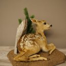 Taxidermie de faon couché sur un socle décoratif « Faon », hauteur 34 cm, taxidermie Bambi 89.11.81