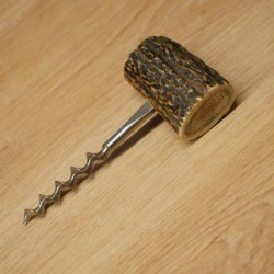 Tire-bouchon avec manche en bois de cerf