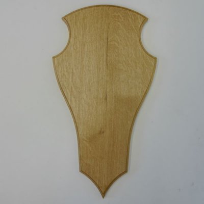 Placa para trofeos de ciervo SPITZ  para ciervos grandes en roble claro ALTURA 45 cm