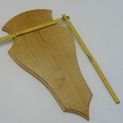 Placa para trofeos de ciervo SPITZ  para ciervos grandes en roble claro ALTURA 45 cm