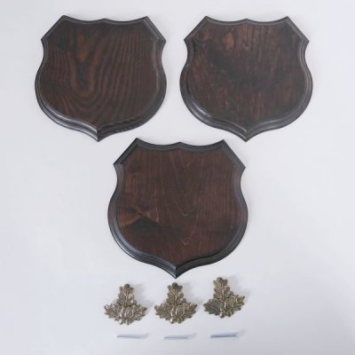 3x Wappenschild Wildschwein Troph&auml;enschild Wappenform, AF 19cm, mit Eichenlaub Deckblatt massiv + klein