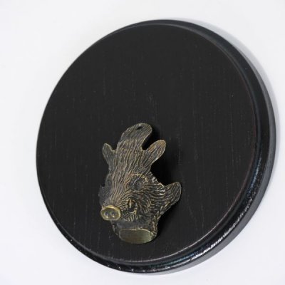 Keilerschild Keilerbrett Gewaffbrett Troph&auml;enschild rund dunkel AF 13 cm mit kleinen Keiler Kopf Verzierung