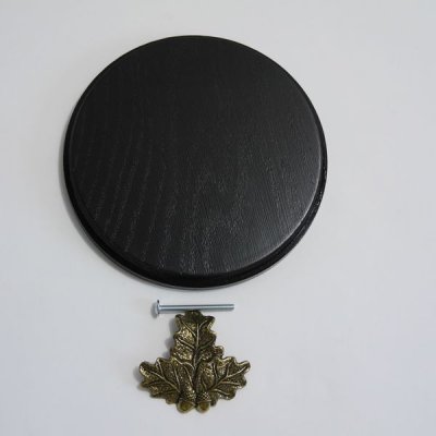 Keilerschild Keilerbrett Gewaffbrett Troph&auml;enschild rund dunkel AF 15 cm mit Eichenlaub Deckblatt