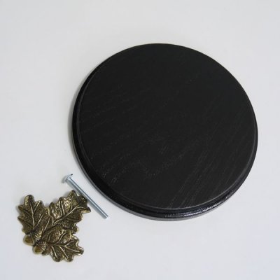 Keilerschild Keilerbrett Gewaffbrett Troph&auml;enschild rund dunkel AF 15 cm mit Eichenlaub Deckblatt
