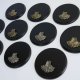 10 Stück Keilerschild Keilerbrett Gewaffbrett Trophäenschild rund dunkel AF 15 cm mit 10 x Eichenlaub Deckblatt