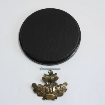 Keilerschild Keilerbrett Gewaffbrett Troph&auml;enschild rund dunkel AF 15 cm mit Eichenlaub Deckblatt gro&szlig;