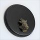 Keilerschild Keilerbrett Gewaffbrett Trophäenschild rund dunkel AF 15 cm mit Keiler Kopf Verzierung klein