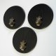 3 Stück Keilerschilder Keilerbrett Gewaffbrett Trophäenschild rund dunkel AF 17 cm mit 3 x Keiler Kopf Verzierung klein