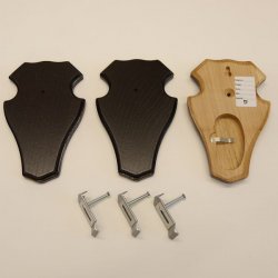 3 Stück Trophäenschilder Reh Bock Schild 1x KF dunkel 3 Stück Gehörnklammern