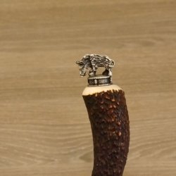 Décapsuleur avec bois de cerf Manche en corne de cerf avec embout décoratif Sanglier debout GL22cm #27.19.8.11