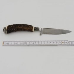 Messer mit Lederscheide Jagdmesser Hirschfänger Hirsch Horn Stange Hirschhorn Griff mit Endkappe Verzierung Edelweiss Wappen Länge 23,5cm #27.20.9.3