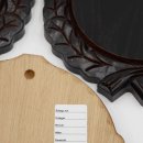 3 Stück Keilerschilder geschnitzt dunkel AF 14 cm mit 3 Stück Eichenlaub Deckblatt klein Keilerbrett Gewaffbrett Trophäenschild