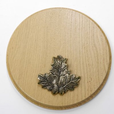Keilerschild rund hell AF 15 cm mit Eichenlaub Deckblatt klein Keilerbrett Gewaffbrett Troph&auml;enschild