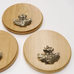 3 Stück Keilerschilder rund Eiche hell AF 19 cm Keilerbrett Gewaffbrett Trophäenschild mit 3 x Eichenlaub Deckblatt groß