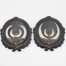 2 Stück Wildschwein Keilerwaffen mit Eichenlaub Verzierung Trophäe Keiler Gewaff Hauer Länge 17,6 cm auf geschnitztem Trophäenschild