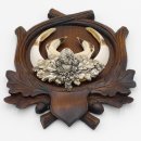 1 Stück Wildschwein Keilerwaffen mit Eichenlaub Verzierung Trophäe Keiler Gewaff Hauer Länge 17,2 cm auf geschnitztem Trophäenschild