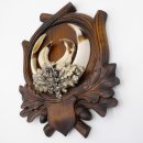 1 Stück Wildschwein Keilerwaffen mit Eichenlaub Verzierung Trophäe Keiler Gewaff Hauer Länge 17,2 cm auf geschnitztem Trophäenschild