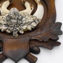 1 Stück Wildschwein Keilerwaffen mit Eichenlaub Verzierung Trophäe Keiler Gewaff Hauer Länge 17,2 cm auf geschnitztem Trophäenschild