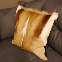 1 Stück Springbock Fellkissen 44 x 44 cm Fell Afrika Antilope Tierfell Sofa Kissen incl. Füllkissen