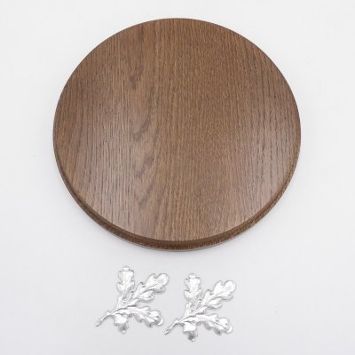 Keilerschild rund braun AF 19 cm mit 2 Stück Aluminium Eichenlaub Deckblättern Keilerbrett Gewaffbrett Trophäenschild