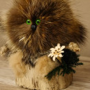 Wolpertinger Wolpi Pr&auml;parat taxidermy Mini mit Holz Edelweiss und gr&uuml;ne Augen H&ouml;he 22 cm