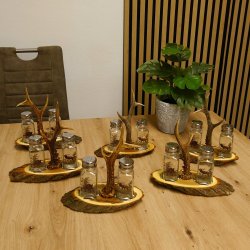 Salz + Pfeffer Streuer Menagen Set mit farbigen Jagdmotiv auf Akazienschild mit Rehbock Stange als Griff #27.40.1.1