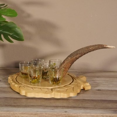 Schnaps Anbieter geschnitztes Schnapsbrett H14 cm Rothirsch Stange Geweih Griff mit 6 Stück " kurze " Gläser Jagdmotiv Tier Motiv #27.7.1.3