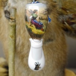 Wolpertinger Wolpi Bisam Präparat mit große Flügel, Pfeife und Stock, mit grünen Augen Fabelwesen Gaudi Geschenk #86.7.31