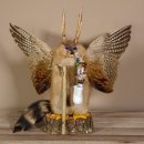 Wolpertinger Wolpi Präparat taxidermy mit große Flügel, Pfeife und Stock, mit blaue Augen Höhe 41 cm Fabelwesen Gaudi Geschenk #86.7.30