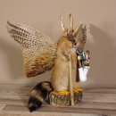 Wolpertinger Wolpi Präparat taxidermy mit große Flügel, Pfeife und Stock, mit blaue Augen Höhe 41 cm Fabelwesen Gaudi Geschenk #86.7.30