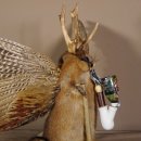 Wolpertinger Wolpi Präparat taxidermy mit große Flügel, Pfeife und Stock, mit blaue Augen Höhe 41 cm Fabelwesen Gaudi Geschenk #86.7.30